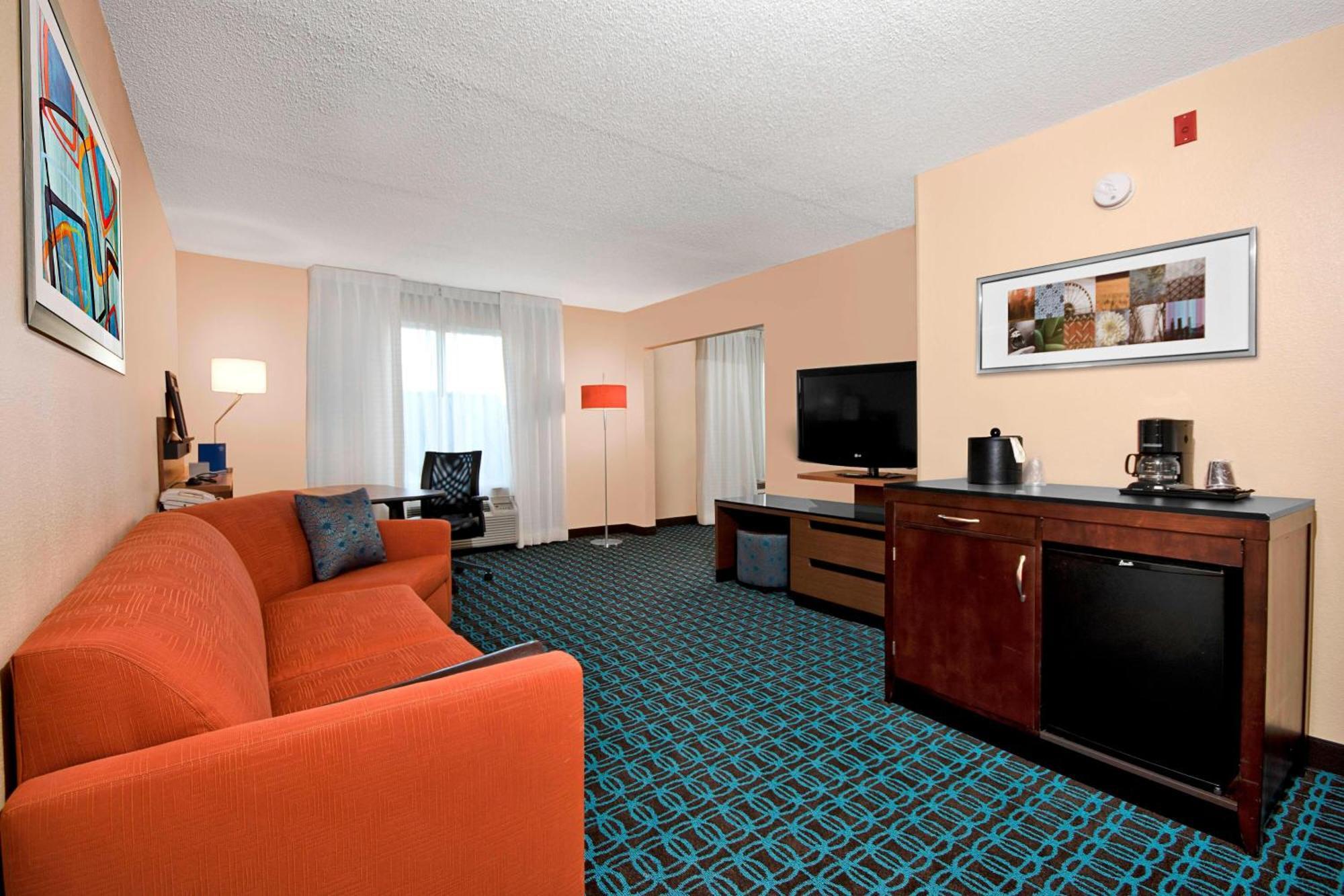 Fairfield Inn & Suites Raleigh Durham Airport Research Triangle Park Моррисвилл Экстерьер фото