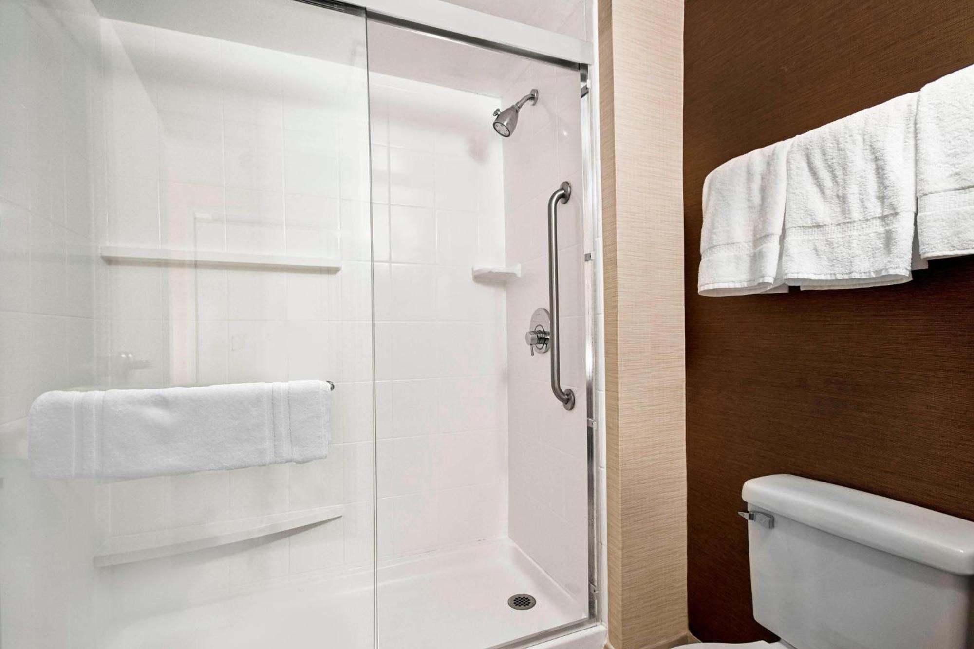 Fairfield Inn & Suites Raleigh Durham Airport Research Triangle Park Моррисвилл Экстерьер фото